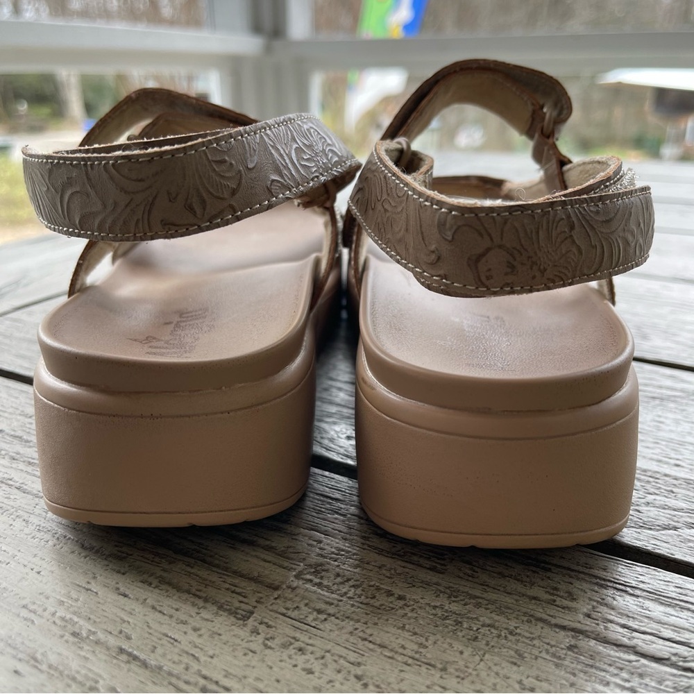 Alegria Henna Women's Embossed Beige Sandals Size 9.5/10 US 40 EU - Picture 4 of 9